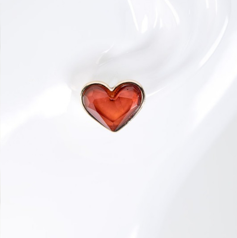 Heart shaped stud earrings - Picture 2 of 4